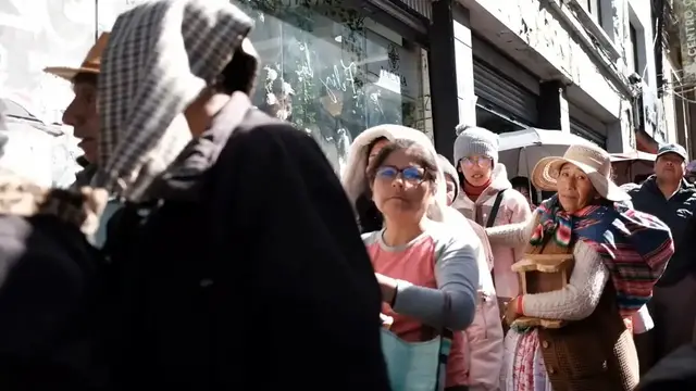 Video thumbnail for Bolivia: Food and fuel shortages trigger long lines in Bolivia.