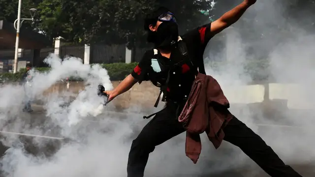 Video thumbnail for Indonesia youth protests: Concerns grow over economy and govt policies