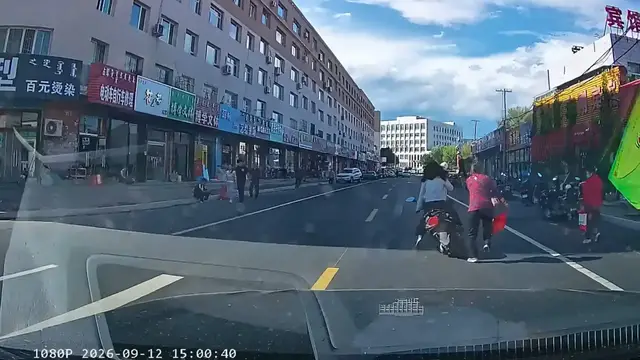 Video thumbnail for E-scooter and Pedestrian Collision Caught on Dashcam in Inner Mongolia