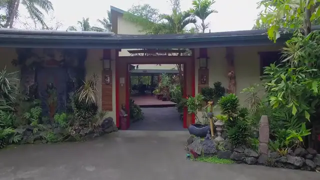 Video thumbnail for American Travelers visit Honu Kai B&B on the Big Island of Hawaii