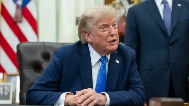 Video thumbnail for Judge blocks Trump’s latest attempt to restrict birthright citizenship