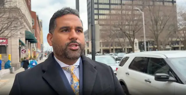 Video thumbnail for Former Connecticut state senator loses law license after wire fraud conviction