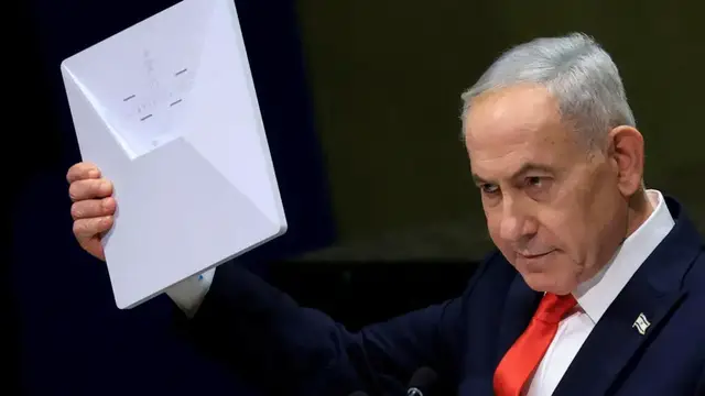 Video thumbnail for Netanyahu orders West Bank closure as attack wounds Israelis before election