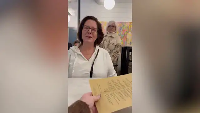 Video thumbnail for Mom Surprised By Best Friend Of 30 Years On Birthday | Happily TV