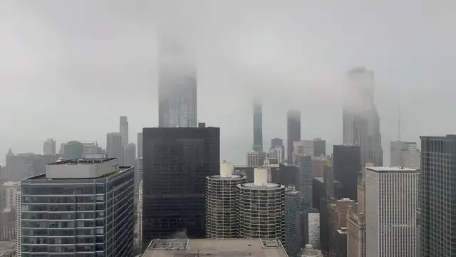 Video thumbnail for US: Storm Clouds And Mild Rain in Chicago, IL, USA.