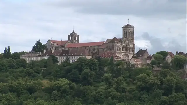 'Video thumbnail for Visit Vezelay, the famous village of France.'