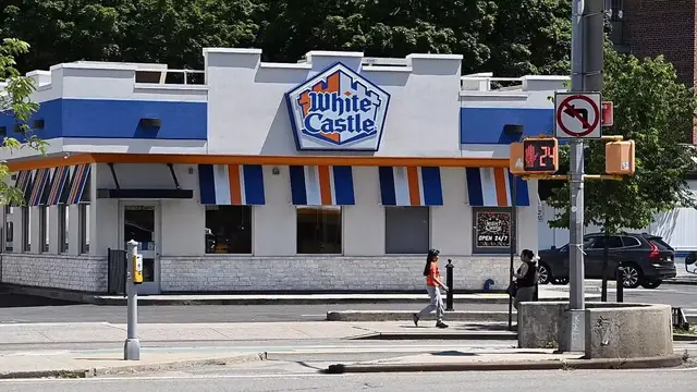 Video thumbnail for NY: White Castle Closing After 85 Years At Queens Location 2.
