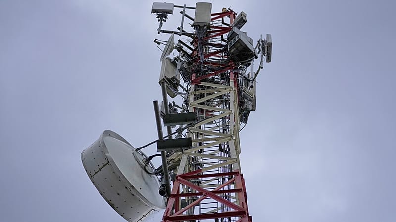 Video thumbnail for Africa’s telecom towers turn to solar as diesel costs surge