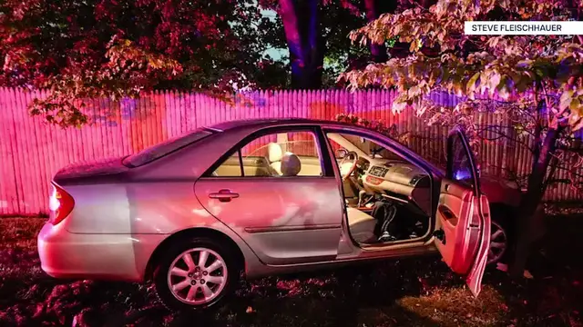 Video thumbnail for 1 person injured after slamming into a tree in Hicksville