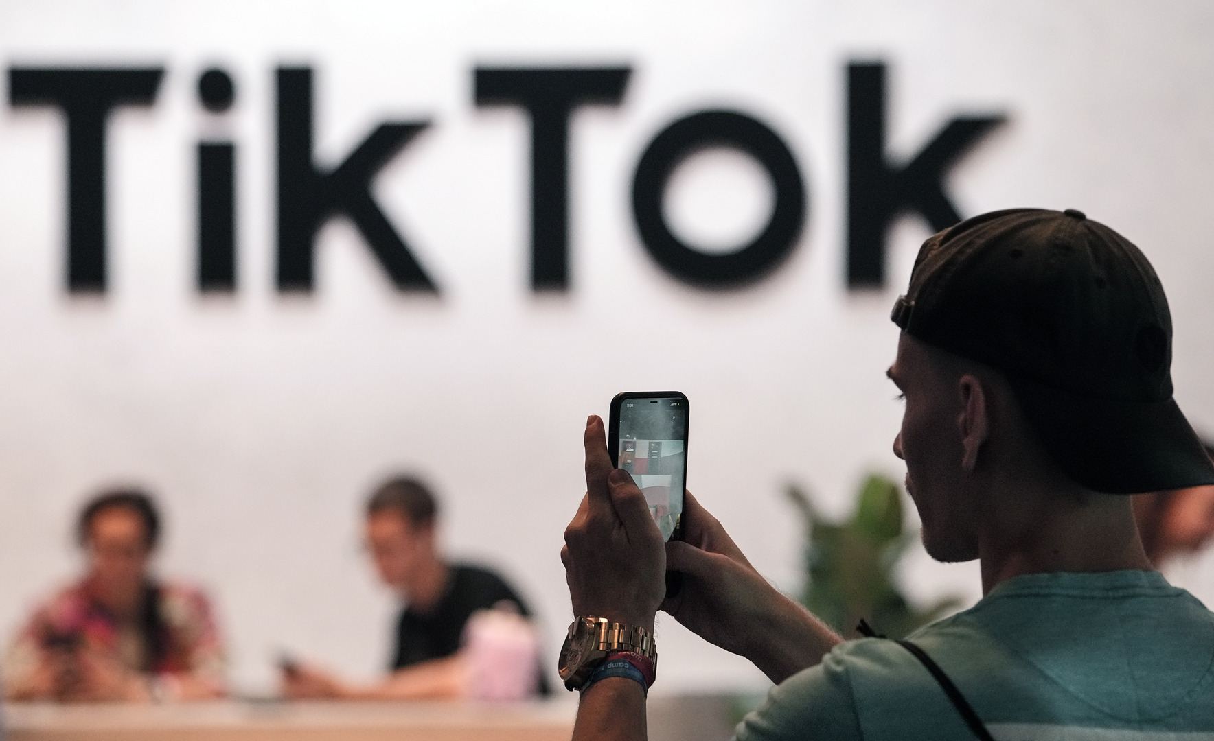 Video thumbnail for TikTok's US operations: Video platform finalises deal to avoid ban