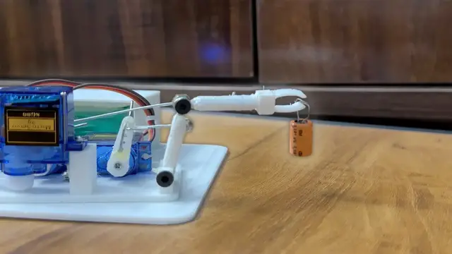 Video thumbnail for Smallest robot arm - 39.35 mm (1.54 in) by Hiten Dharpure