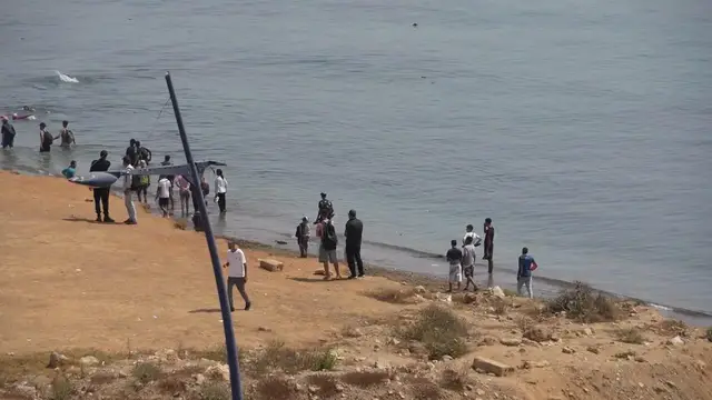 Video thumbnail for Morocco: Nearly 69,500 migrants return to Morocco after mass crossing into Ceuta (2).
