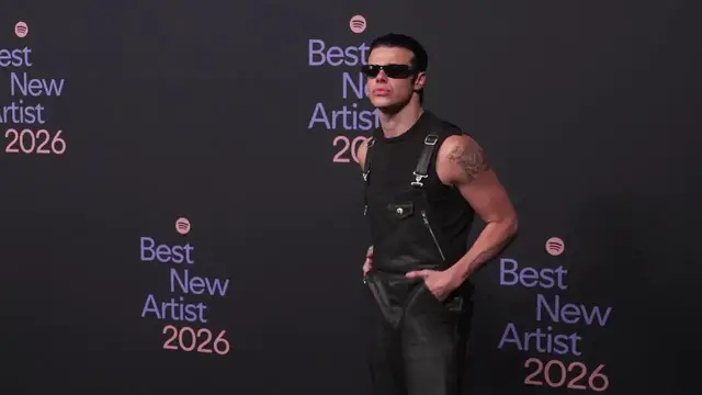 Video thumbnail for UNCAPTIONED: Yungblud cancels festival performance: 'I'm working on myself'.