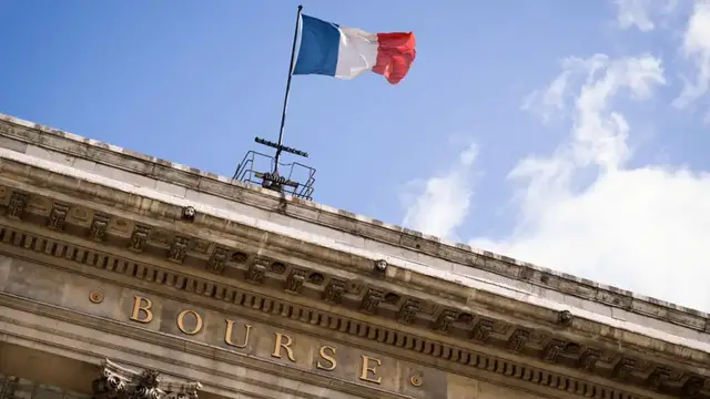 Video thumbnail for French government vows to ban sale of knives to minors after school attack