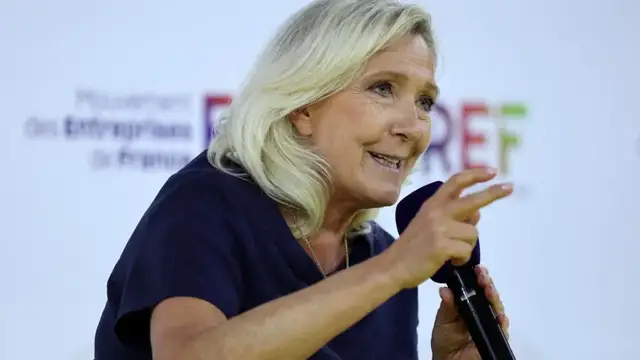 Video thumbnail for Marine Le Pen's National Rally plans to "sanction" the wearing of the veil with a fine