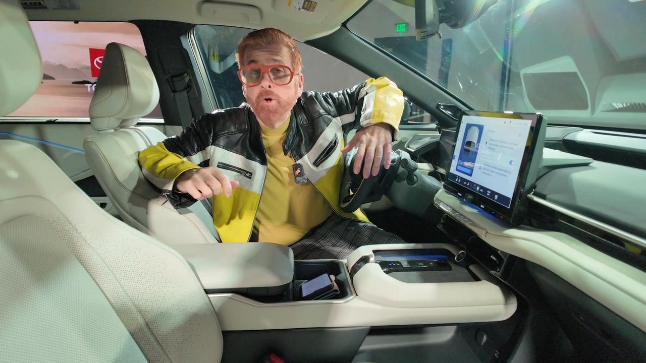 Video thumbnail for 2027 Toyota Highlander goes electric as a three-row EV