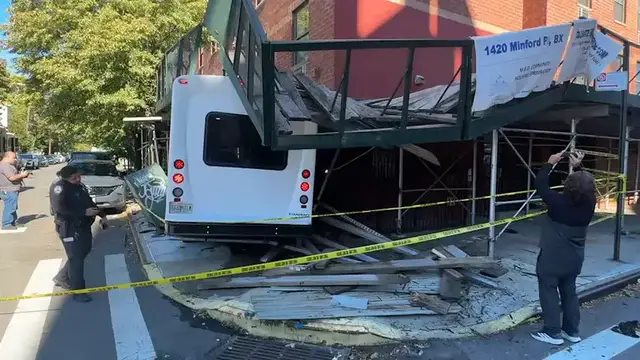 Video thumbnail for 1 hurt after unmarked bus slams into Crotona Park scaffolding