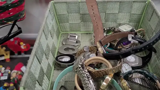 Video thumbnail for Cut the band off an old watch...(BRILLIANT new decor idea!)