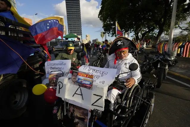Video thumbnail for Pirate motorcyclists cruise Caracas to protest Trump