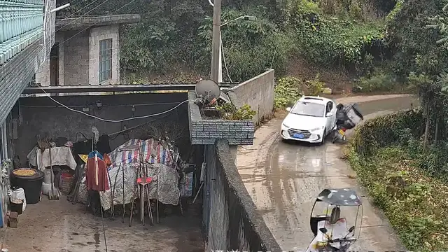 Video thumbnail for Wild Motorcycle Crash in Zhejiang Mountain Village
