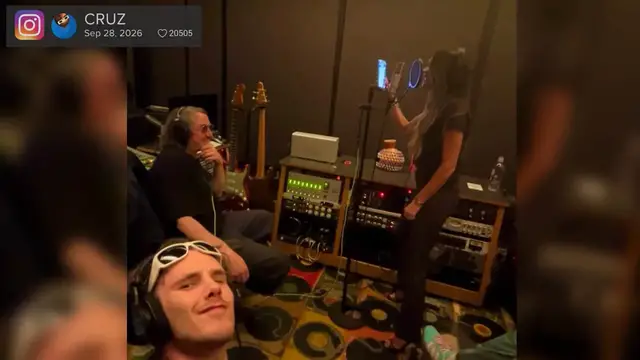 Video thumbnail for Victoria Beckham fuels music comeback rumours after Cruz shares a studio photo of Posh at the microphone.