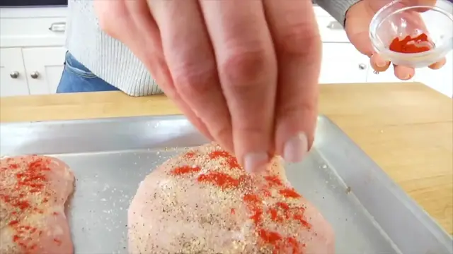 'Video thumbnail for BAKED CHICKEN BREAST ¦ how to make a juicy baked chicken breast (720p 30fps)'