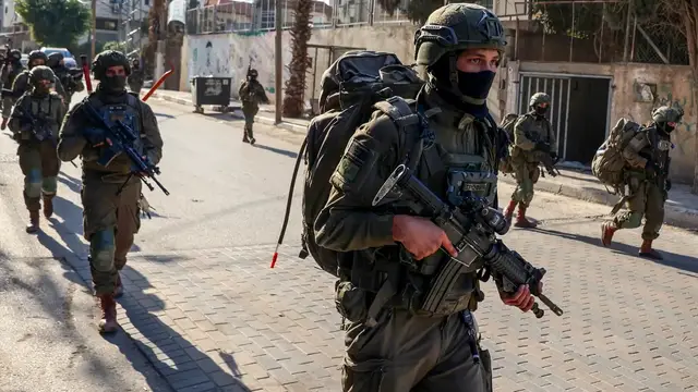 Video thumbnail for Raid on Palestinian village near Ramallah: 14-year-old boy shot dead by Israeli forces