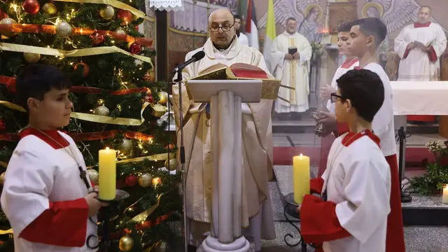 Video thumbnail for Palestinian Christians in Gaza celebrate Christmas amid fragile ceasefire