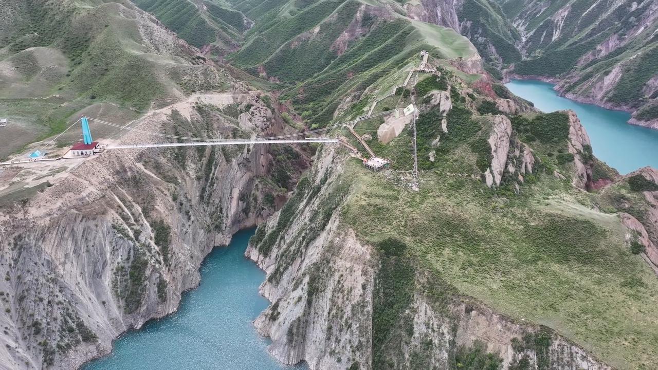 Video thumbnail for China: Glass Walkway.