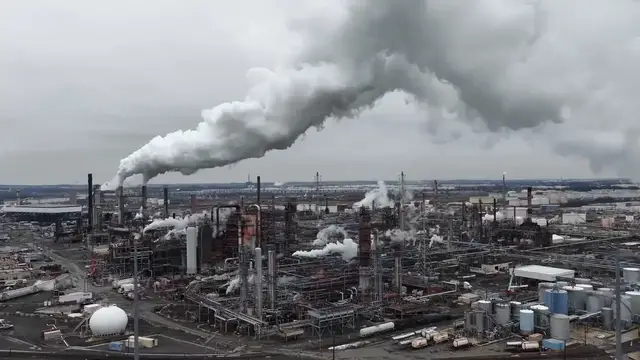 Video thumbnail for US: Oil prices edge higher as geopolitical risks fuel supply concerns.