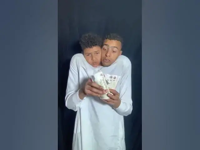 Video thumbnail for انا قسمت الفلوس غلط ولا صح😂😂