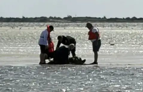Video thumbnail for Man rescued after kayak swamped, waders filled with water in Great South Bay