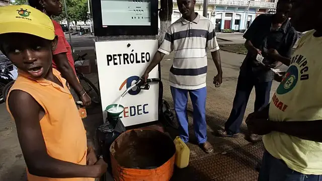 Video thumbnail for São Tomé voters demand jobs and action as young people leave