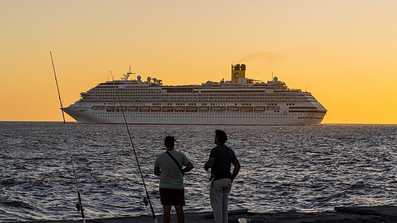 Video thumbnail for Three dead from suspected outbreak of hantavirus on Atlantic cruise ship