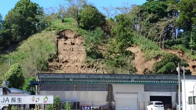 Video thumbnail for Japan: Typhoon Dujuan Causes Landslides Across Kanto Region 2.