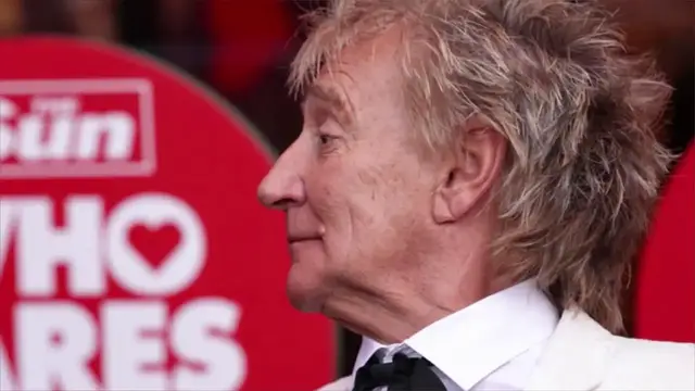 Video thumbnail for UNCAPTIONED: Rod Stewart, Bruce Springsteen and more pay tribute to Clive Davis.