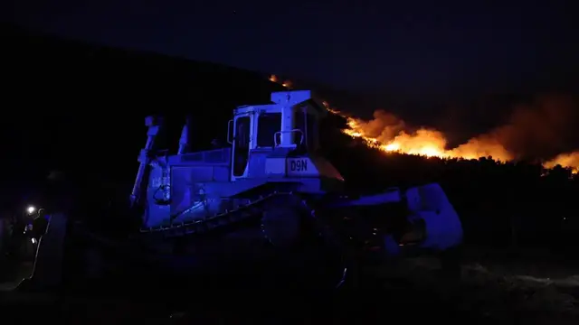Video thumbnail for Greece: Wildfire response continues in western Greece as more than 70 fires erupt nationwide (3).