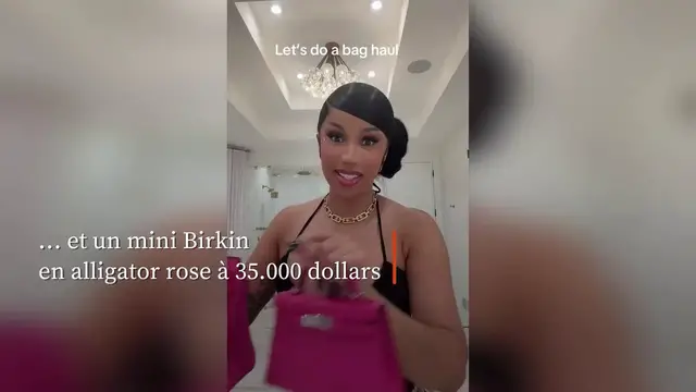 Video thumbnail for Cardi B a claqué près de 200.000 dollars en sacs de luxe cet été.
