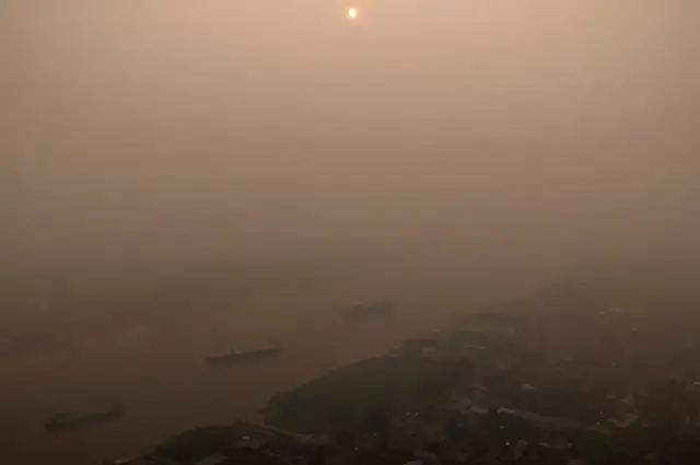 Video thumbnail for Al Jazeera reporter witnesses wildfire smoke toll on children inside Indonesia clinic