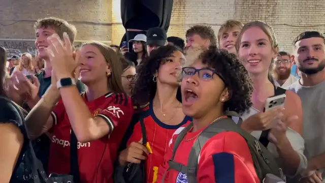 Video thumbnail for UK: Football fans in London watch England-Argentina World Cup match.