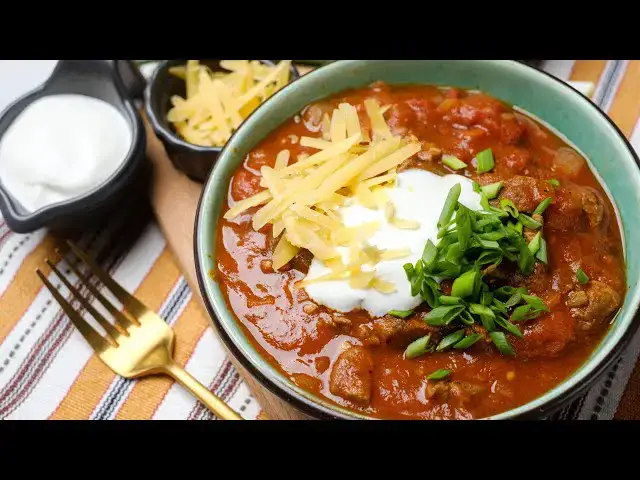 Video thumbnail for Weeknight Chili | Easier Eats
