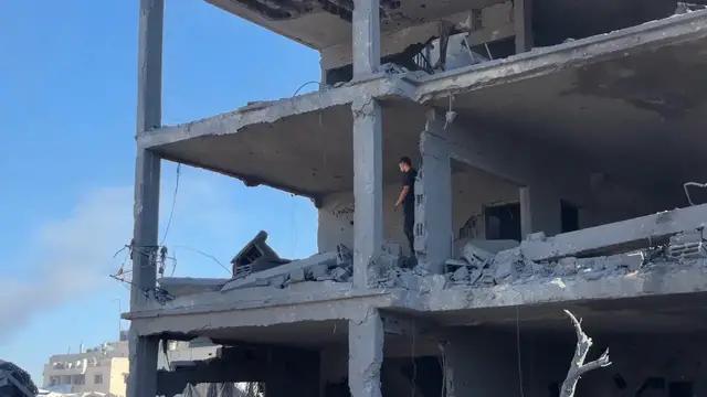 Video thumbnail for Four killed and multiple injured as Israeli military strikes Tel Al-Hawa in Gaza (2).