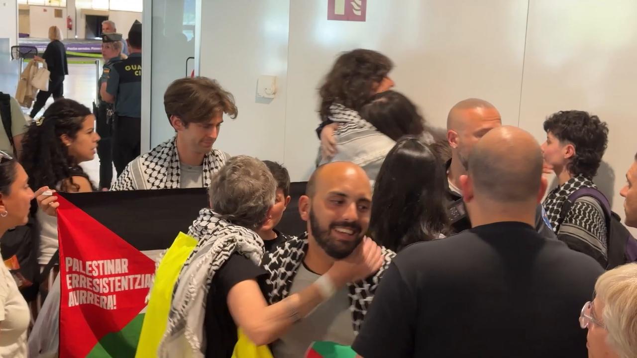 Video thumbnail for Spain: Detained Spanish activists from Sumud flotilla arrive in Madrid after Israeli release.