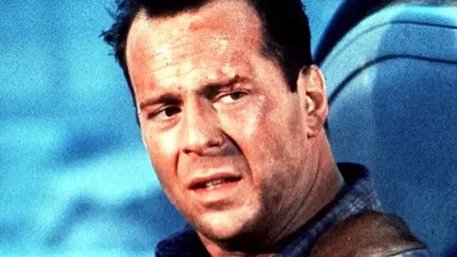 Video thumbnail for The Dumb Things We All Just Ignored In Classic '90s Movies