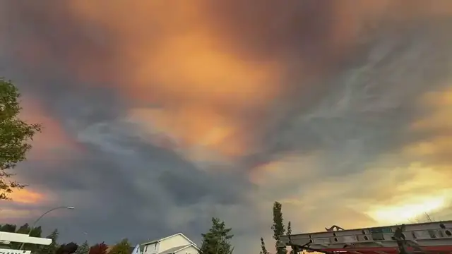 Video thumbnail for Canada: Time-Lapse Shows Wildfire Smoke Rolling Into Kamloops.