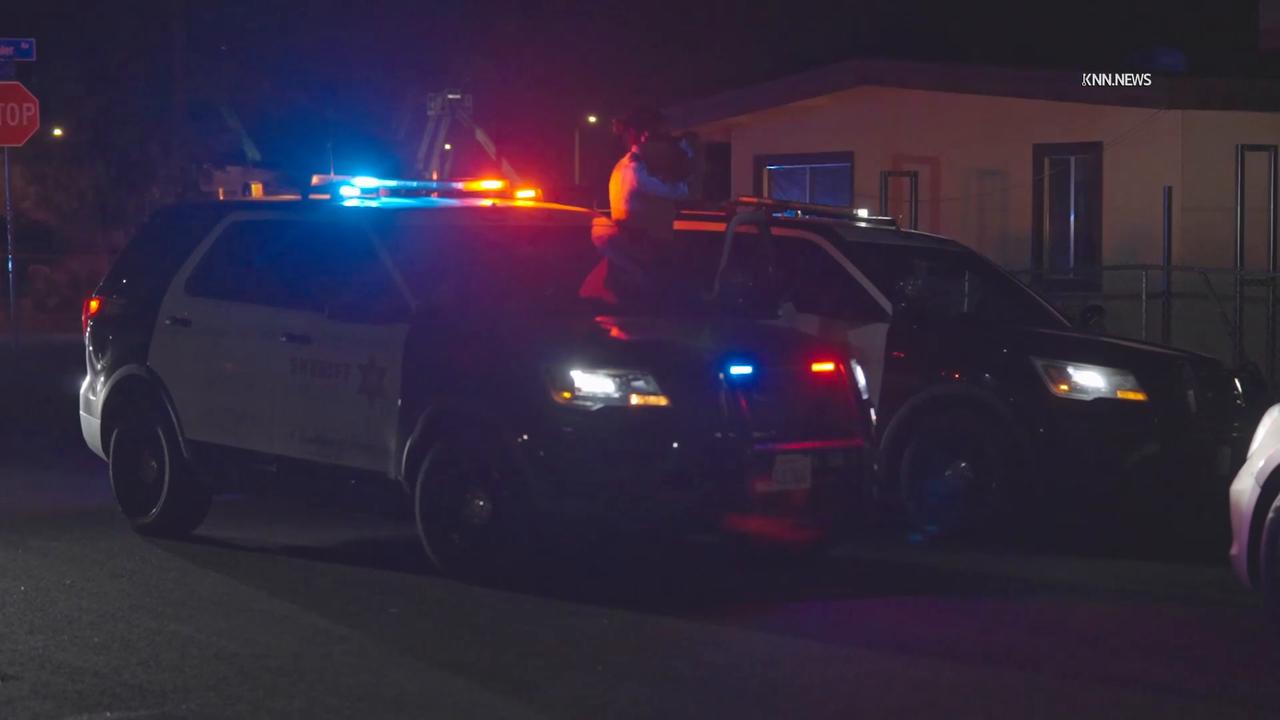 Video thumbnail for US, Los Angeles: Palmdale Narcotics Suspects Arrested After Fleeing From Deputies.