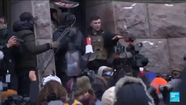 Video thumbnail for Counterprotesters confront conservative influencer in Minneapolis