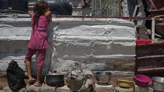 'Video thumbnail for UN declares famine in Gaza as more people starve to death'