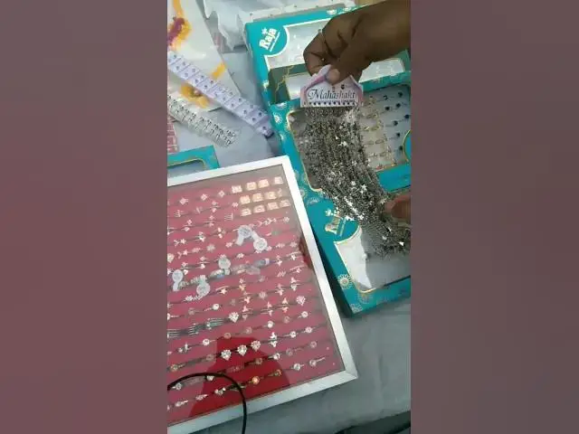 'Video thumbnail for Buying beautiful star bracelet from sealdah in just 30 rupees 😁 #kolkata #sealdah'