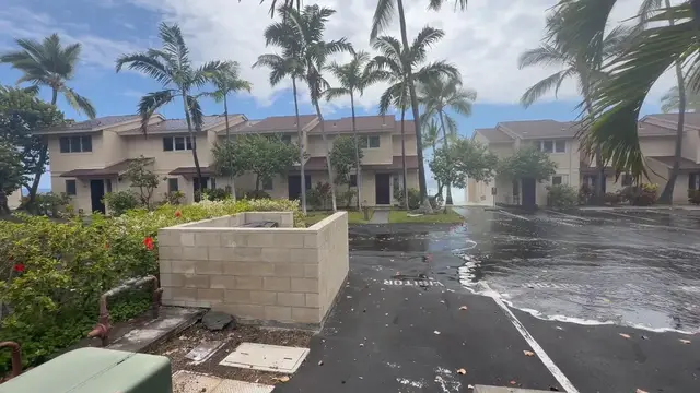 Video thumbnail for South Swell Crashes Over the Roof of Condos in Hawaii